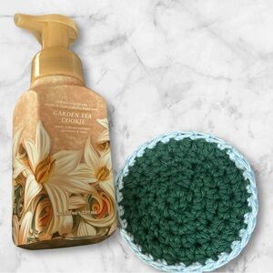 Bath & Body Works Tea Cookie Foaming Hand Soap with crocheted soap holder